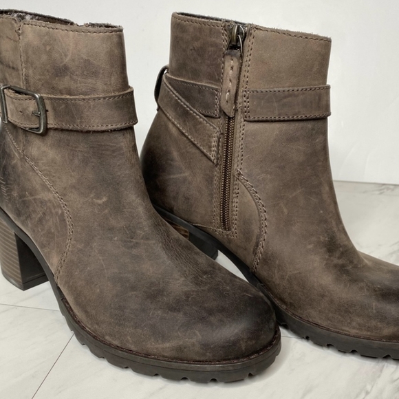 Clarks Verona Buckle Brown Heeled Bootie 8.5 M - Picture 4 of 10